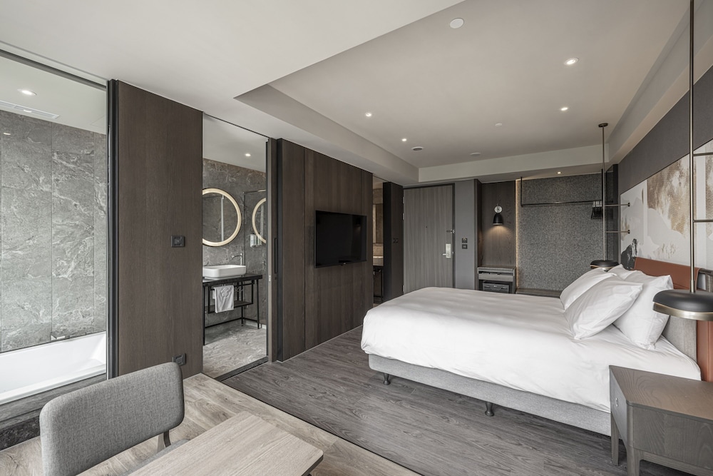 Serenity, Japanese, Superior, Executive, Family, Double Bed, Ocean View, Building