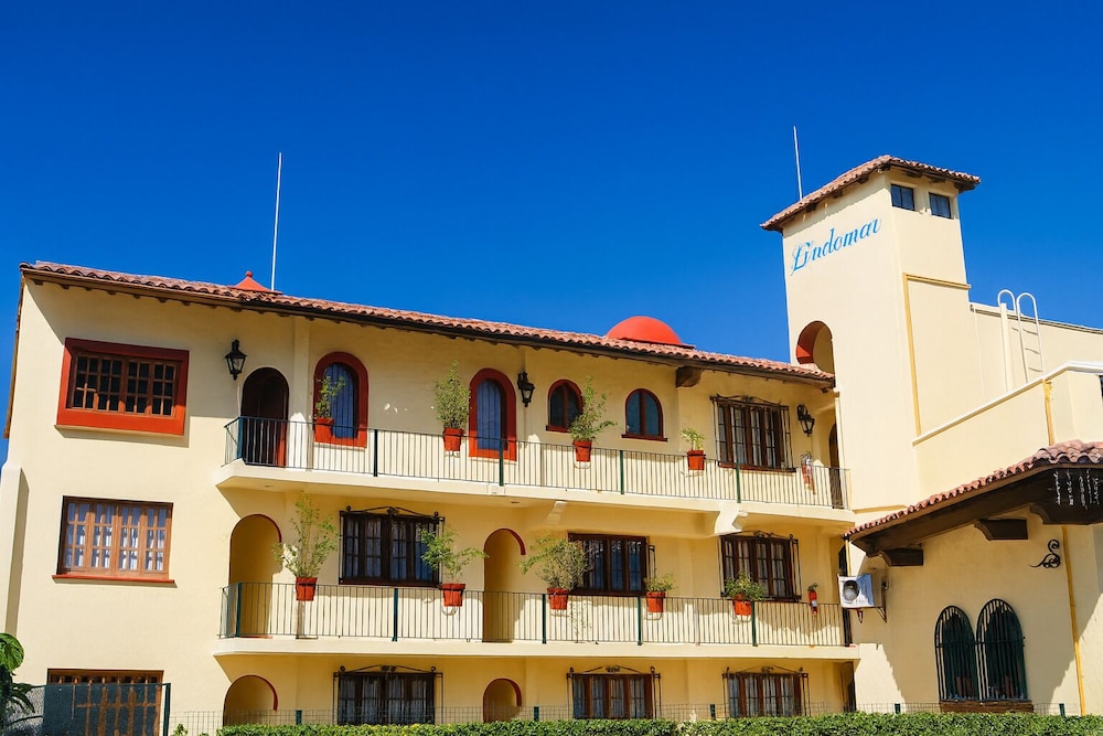 Lindo Mar Resort 3/50