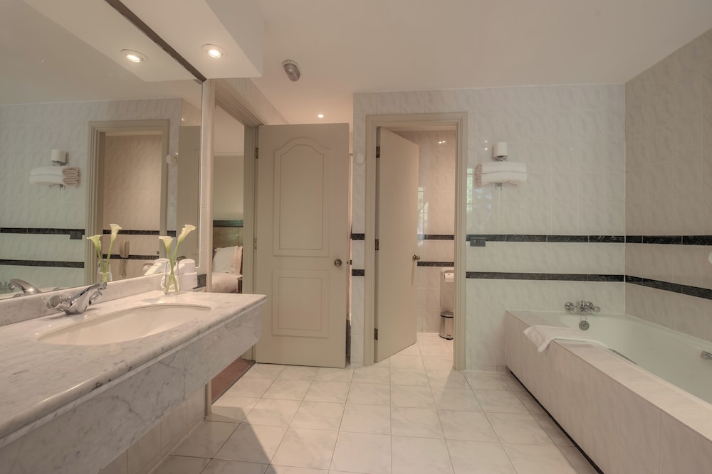 Hotel Puerta del Sur 50/50