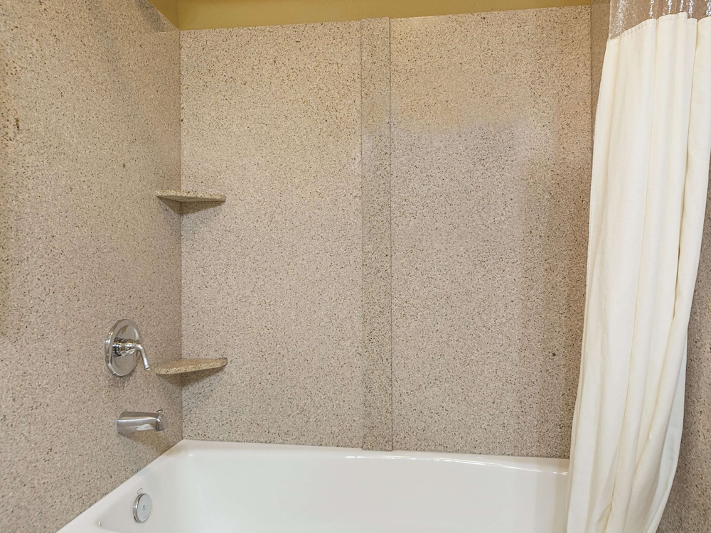 La Quinta Inn & Suites by Wyndham Trinidad 23/61