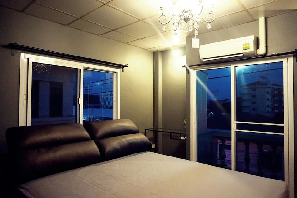 Staying Hostel 10/15