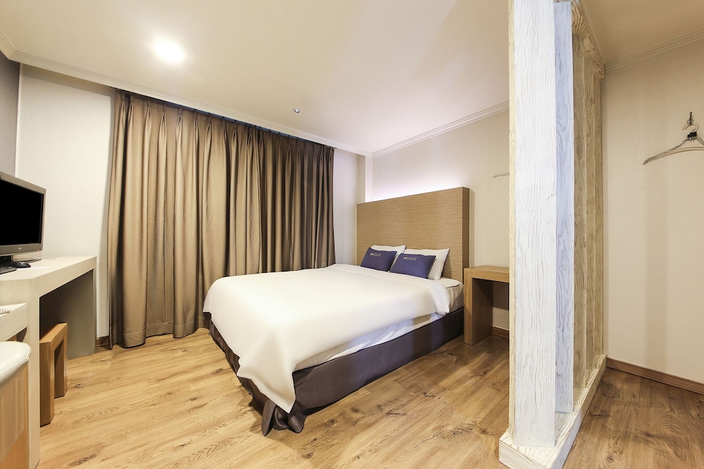 Central Hotel 23/46