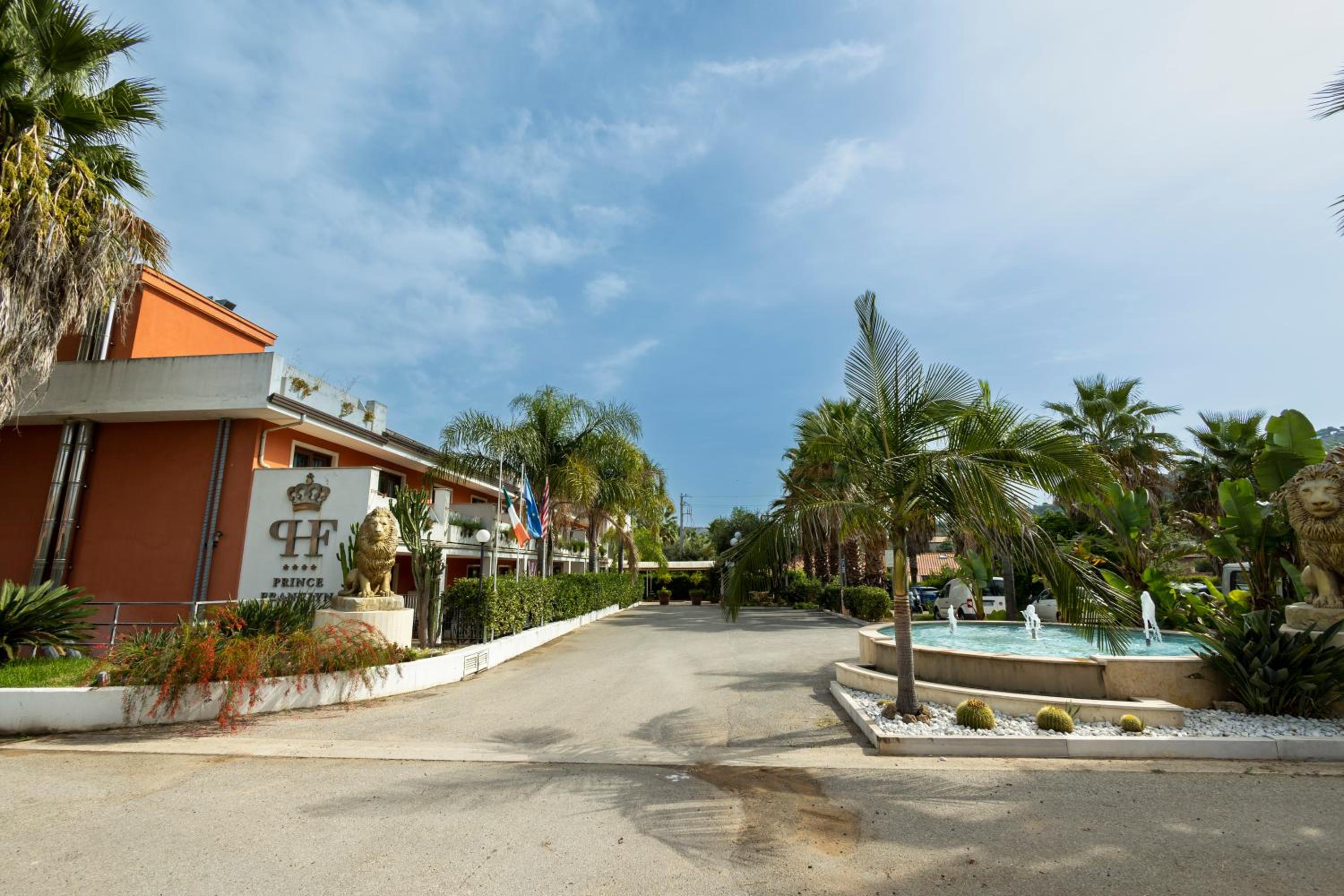 Prince Franklyn Hotel 45/55