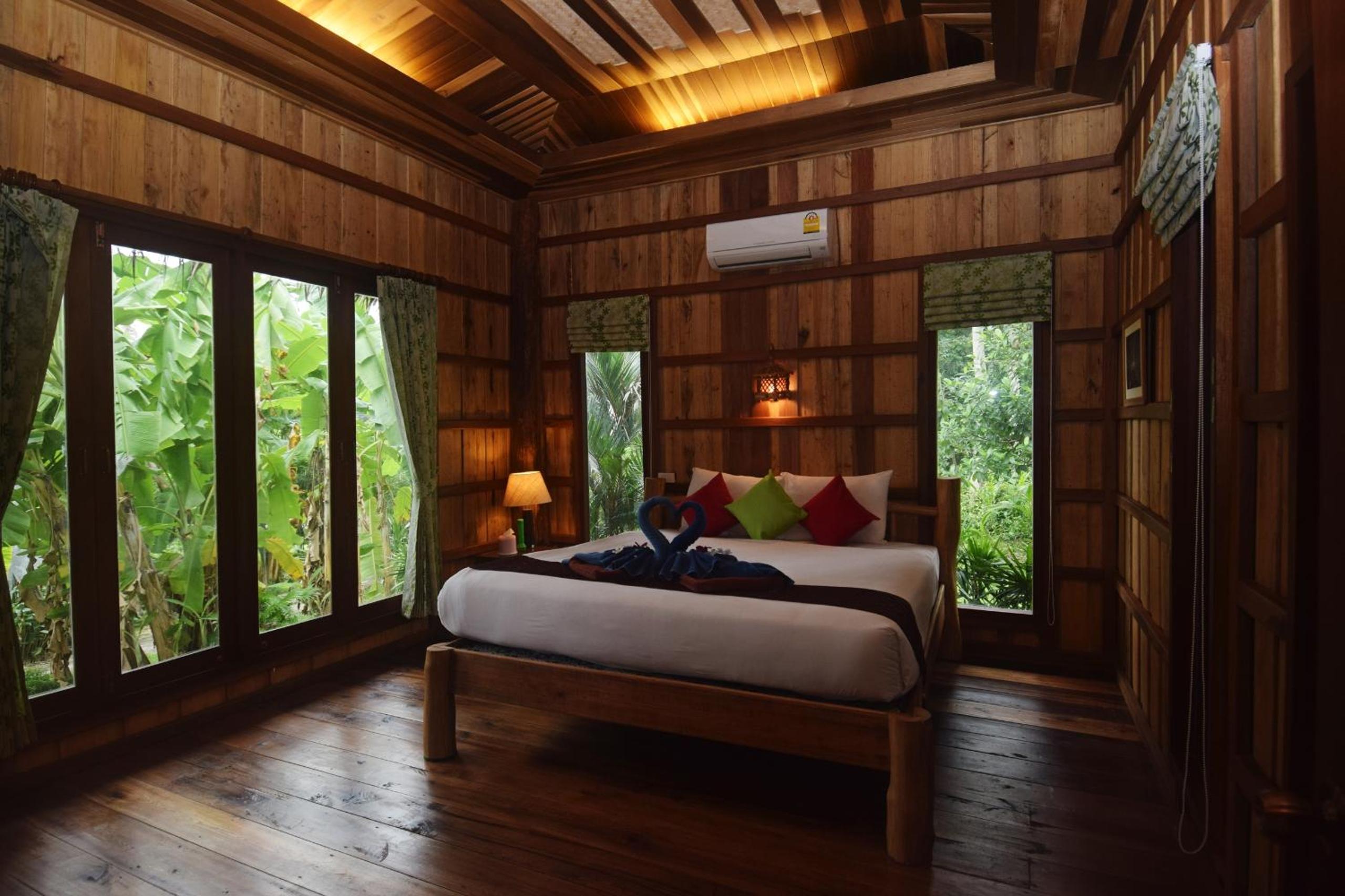 Deluxe, Double Bed, Hill Side