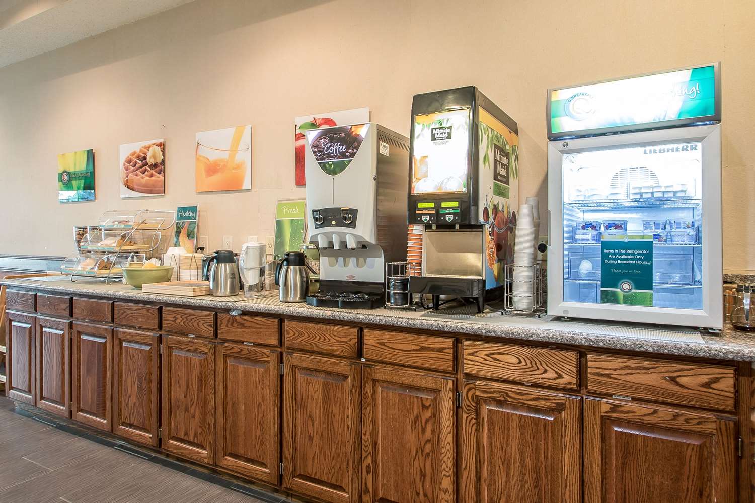 Quality Inn & Suites East Troy I-43 9/33
