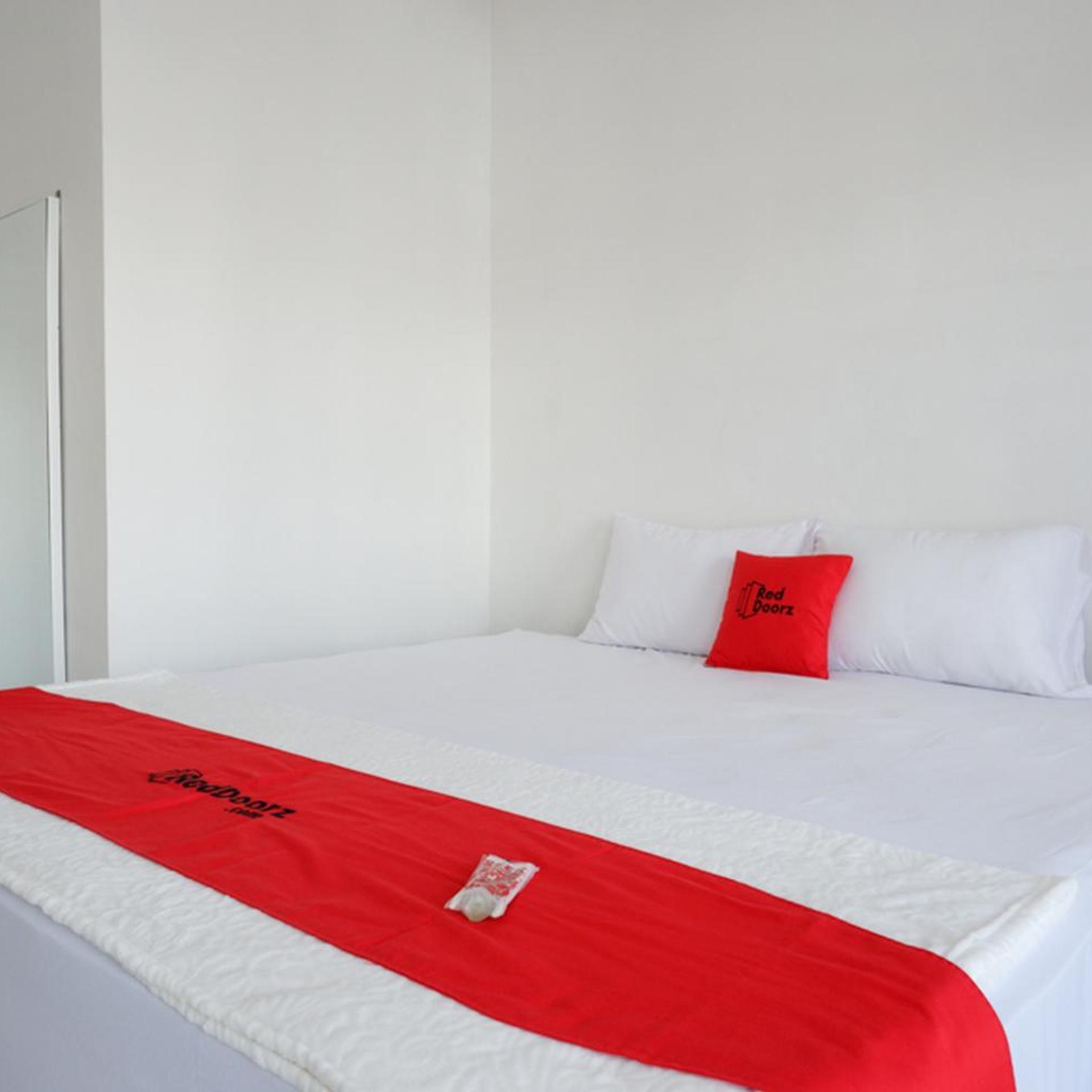 RedDoorz Plus near UMS Solo 22/50