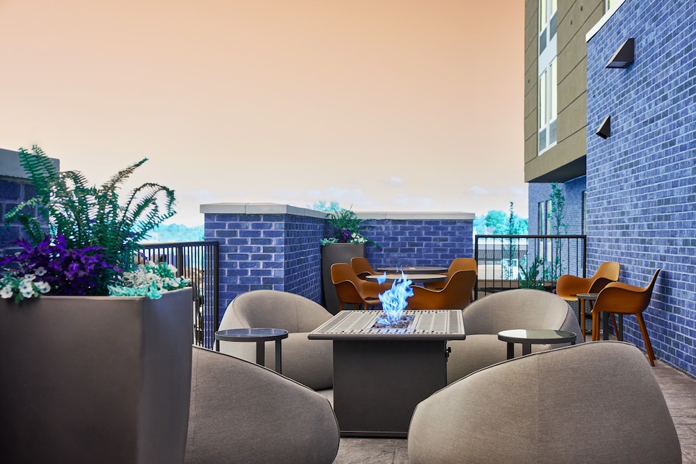 SpringHill Suites by Marriott Chesterfield 16/32