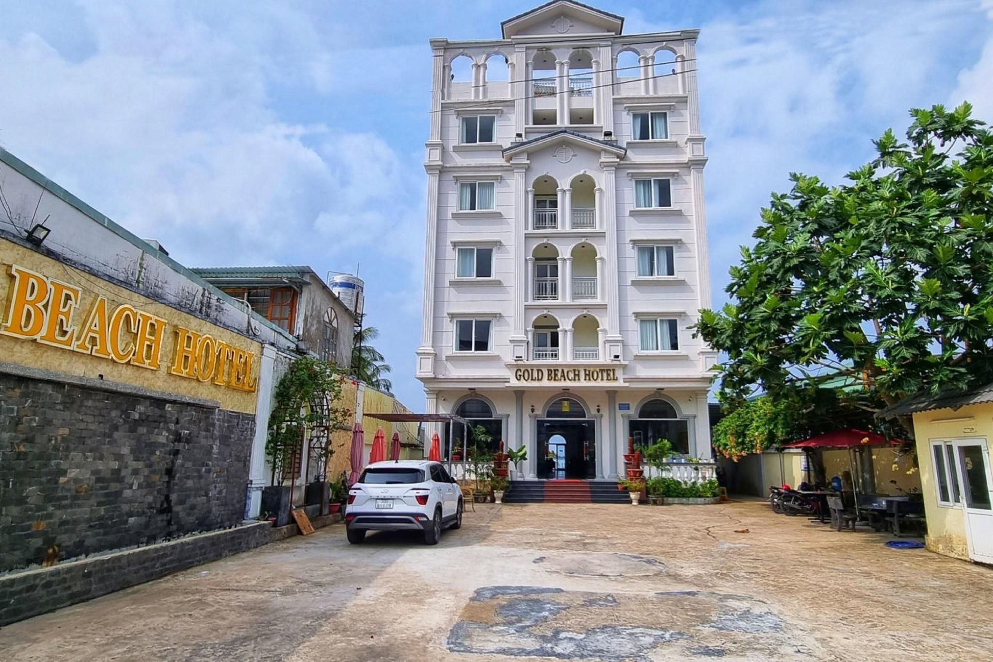 Gold Beach Hotel 83/93