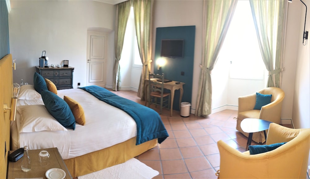 SUPERIOR, DOUBLE OR TWIN BED