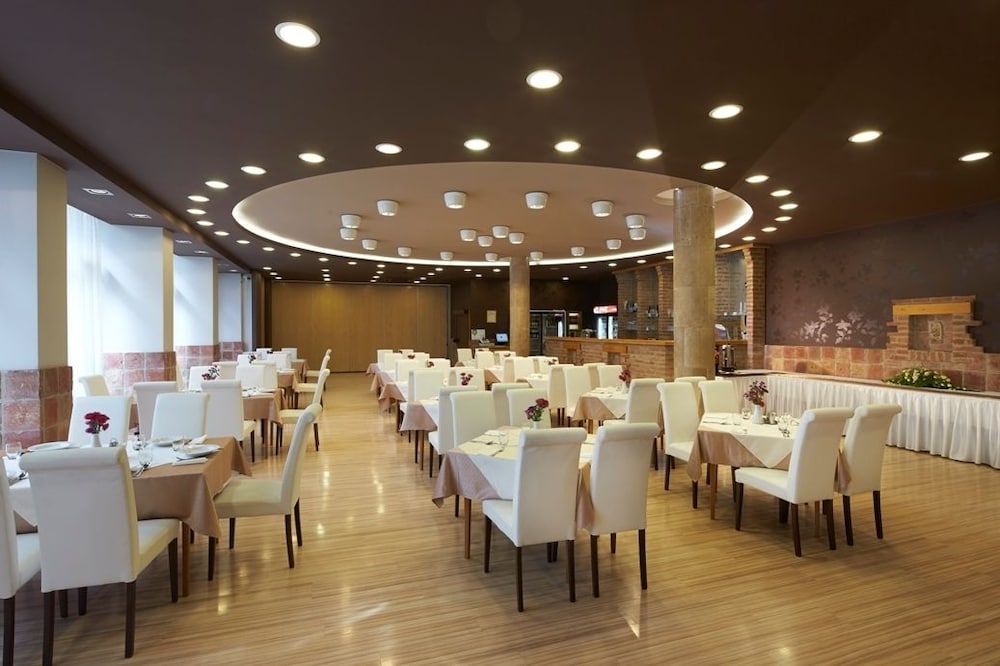 Laterum Conference And Wellness 16/24
