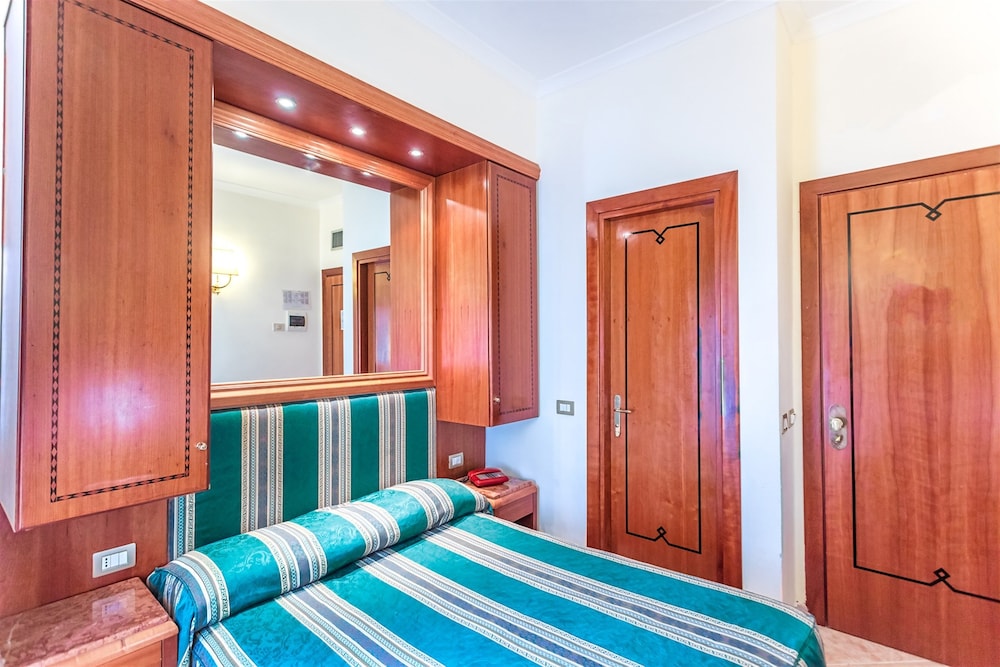 Raeli Hotel Regio 10/31