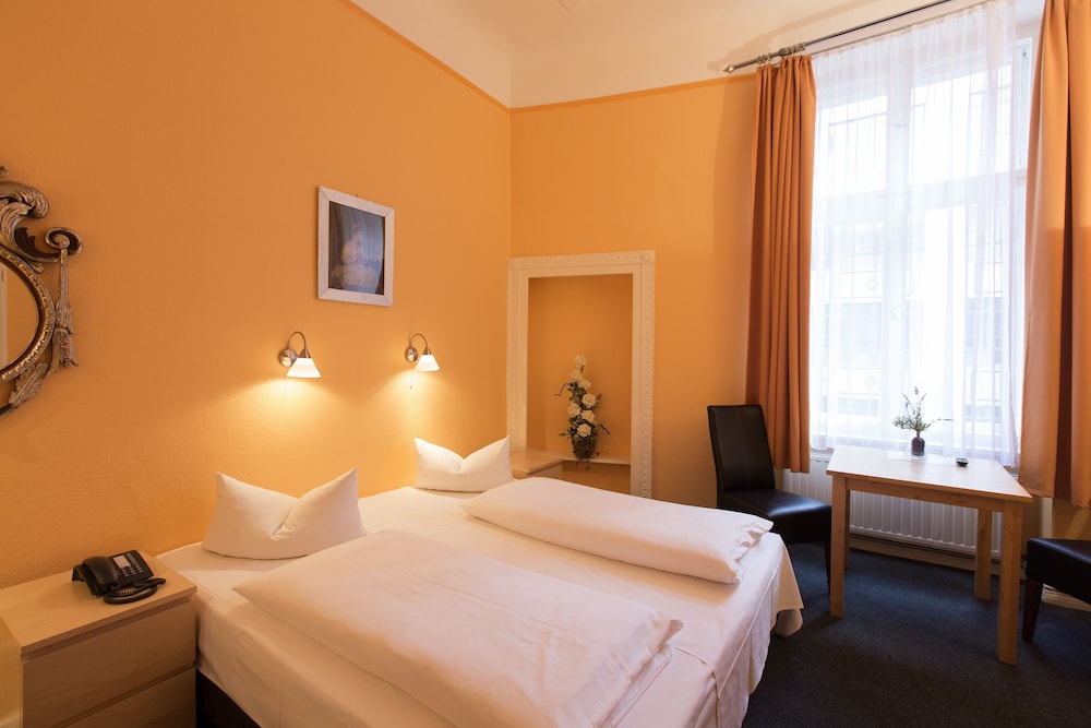 Hotel Am Hermannplatz 7/24