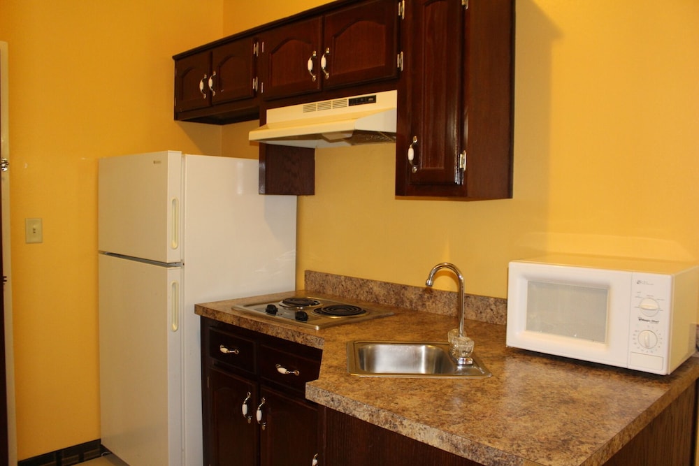 Magnolia Inn And Suites 24/32