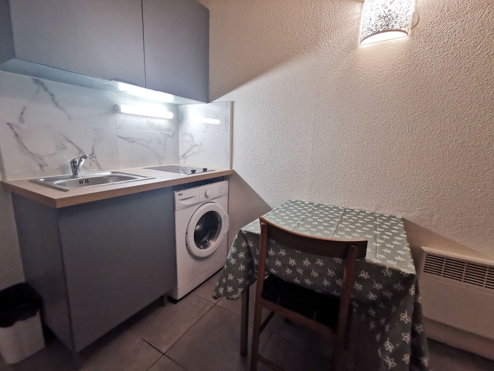 Adagio Access La Defense Place Charras 50/50