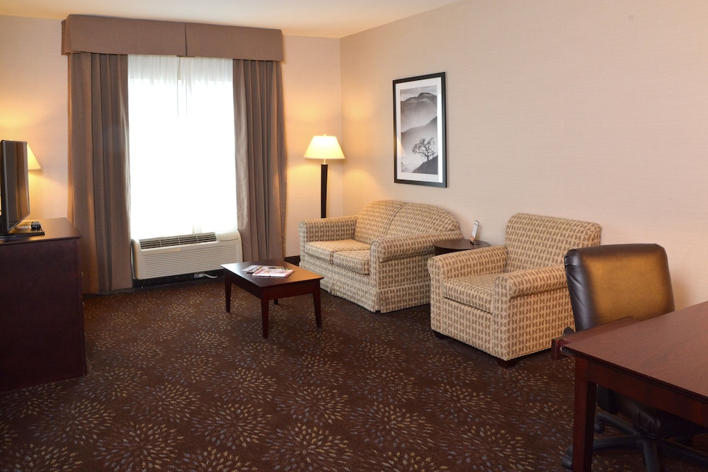 Holiday Inn Canton (Belden Village) 40/72