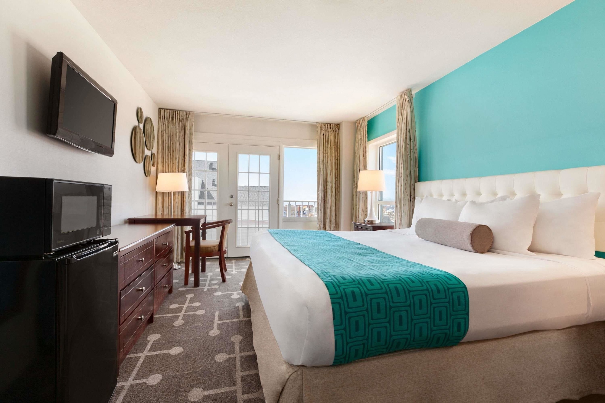 ROOM, KING BED, PARTIAL SEA VIEW, SOFA