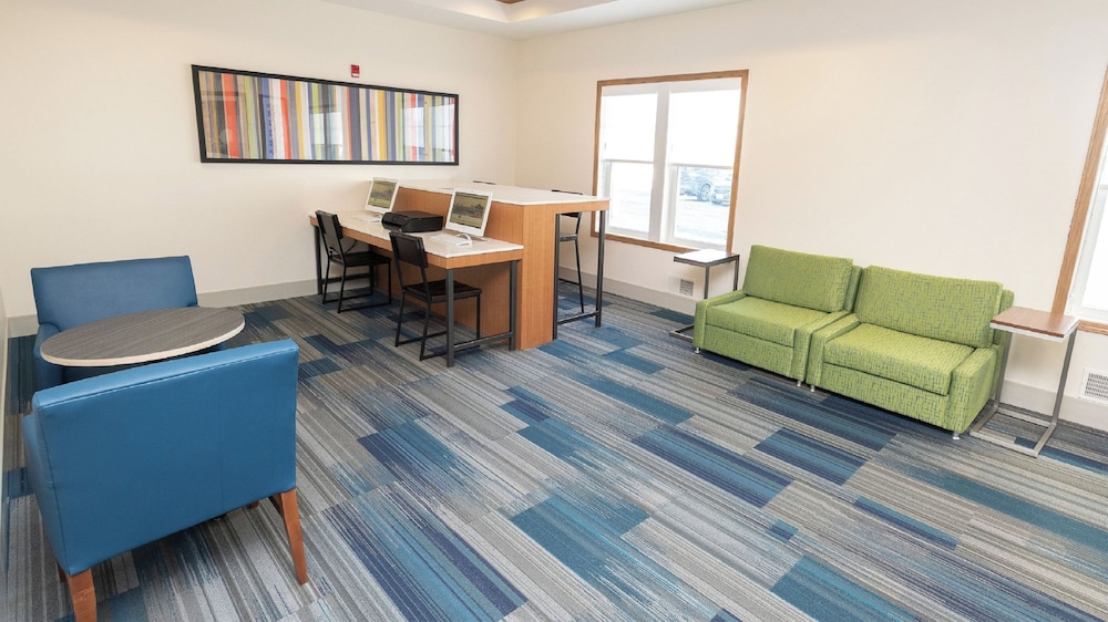 Holiday Inn Express Hotel Suites Iron Mountain 44/57