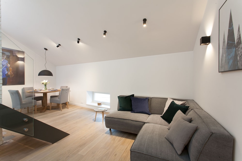 Luxury Mint Apartments Main Square 30/50