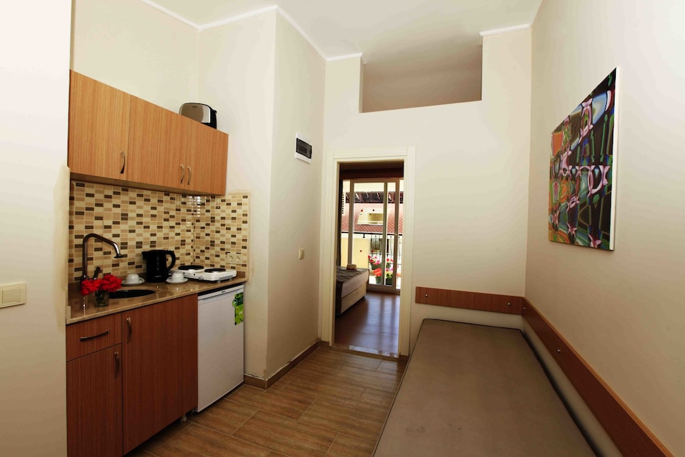 Sun City Apartments 12/42