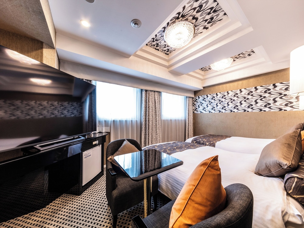 DELUXE, TWIN BEDS, MAIN BUILDING, TOP FLOOR