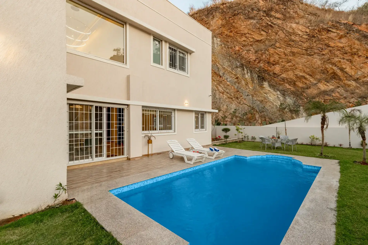 ELIVAAS Luxe 3 BHK with Swimming Pool Shourya Eden 18/21