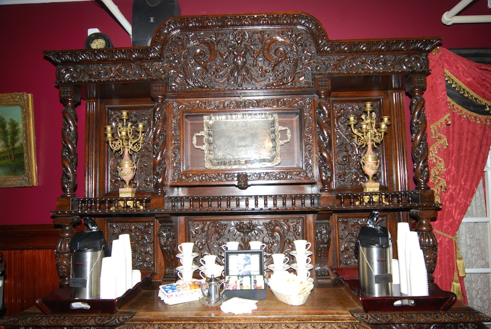 Queen Anne Hotel 6/69