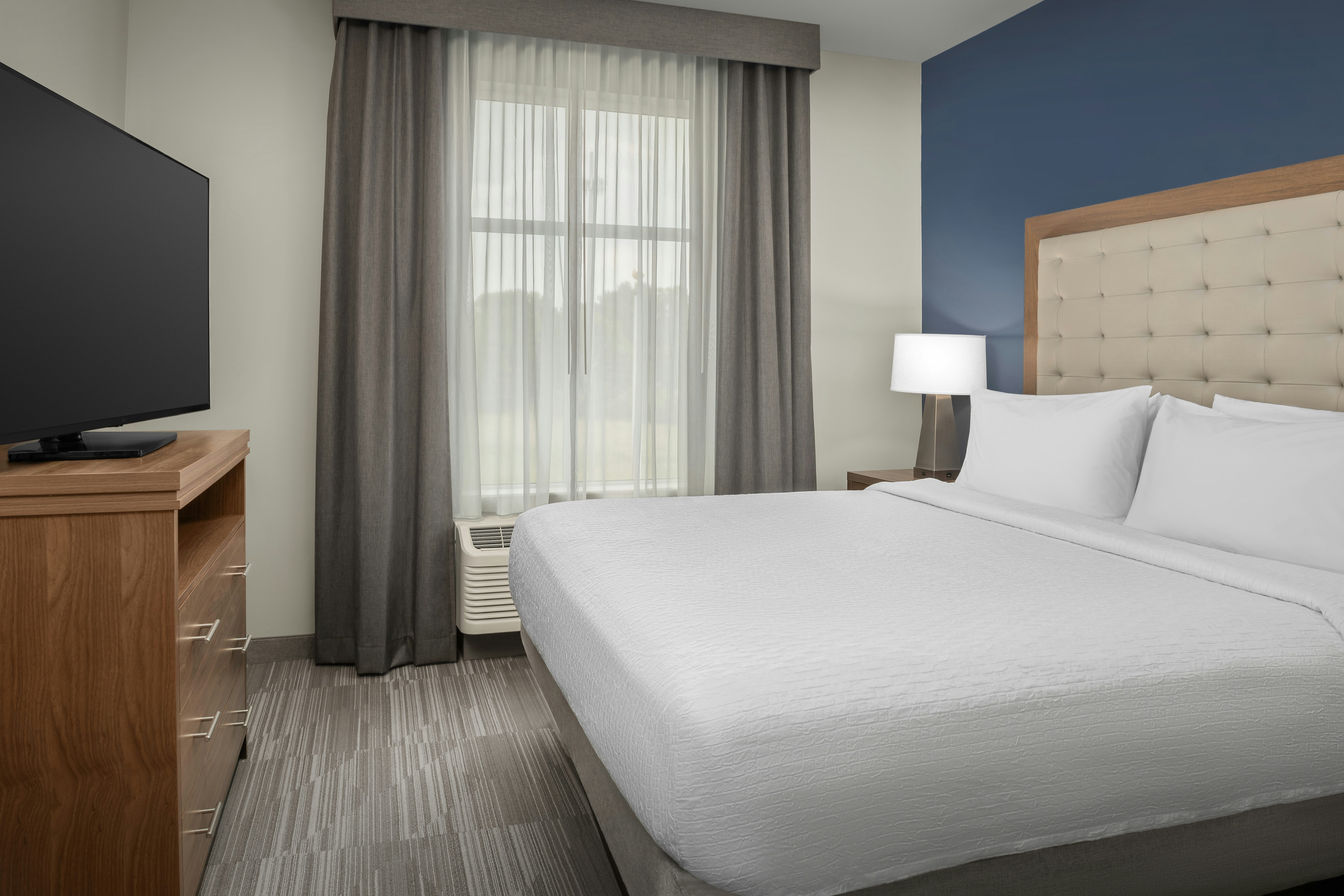 1 BEDROOM, SUITE, KING BED