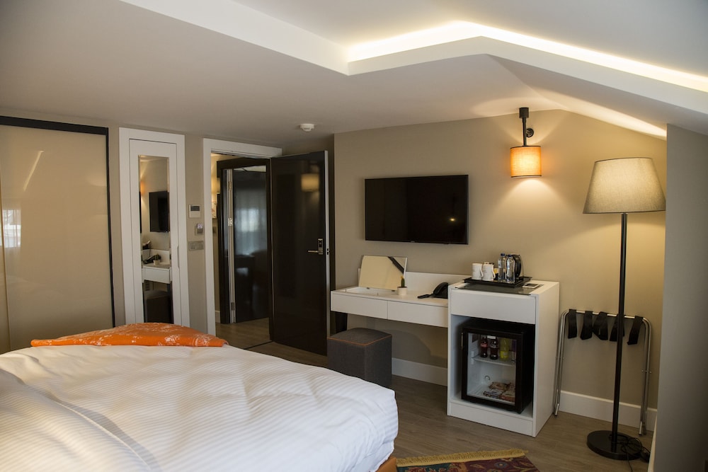 2 BEDROOMS, FAMILY SUITE