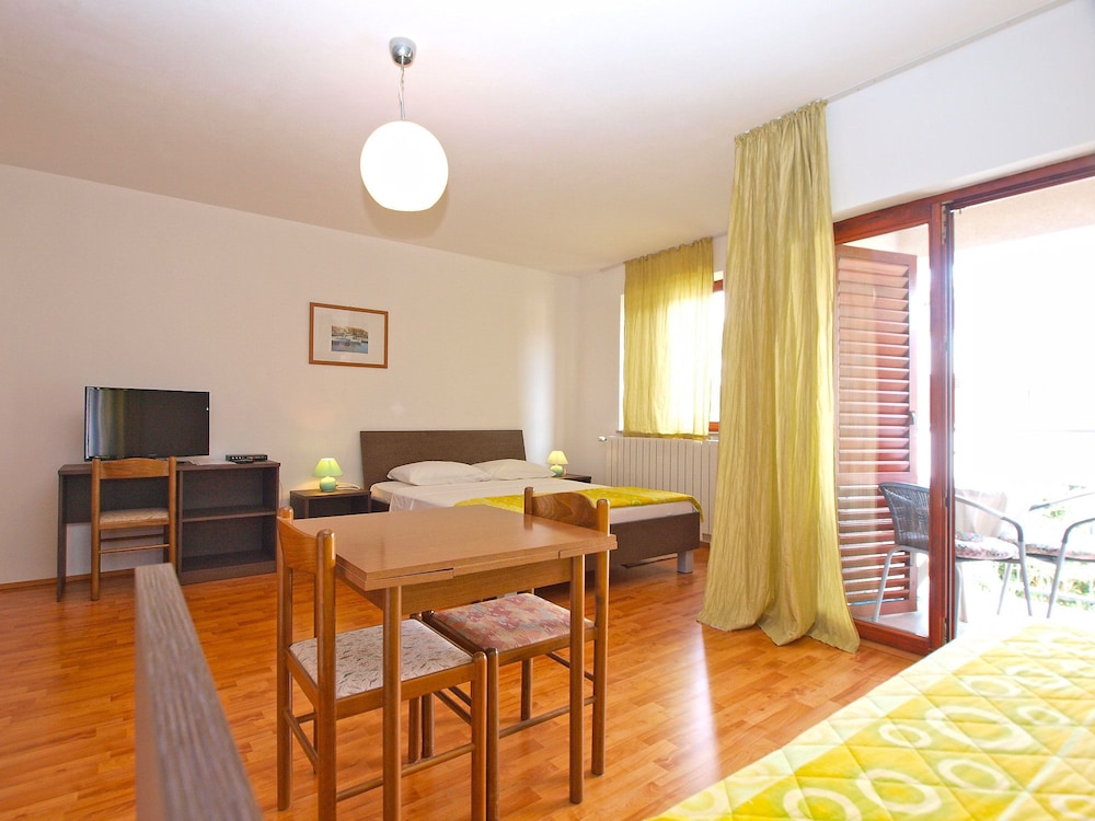 Apartments Ivica 1452 24/37