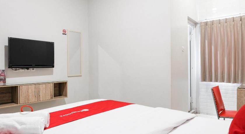 RedDoorz near Ciputra Golf Surabaya 23/50