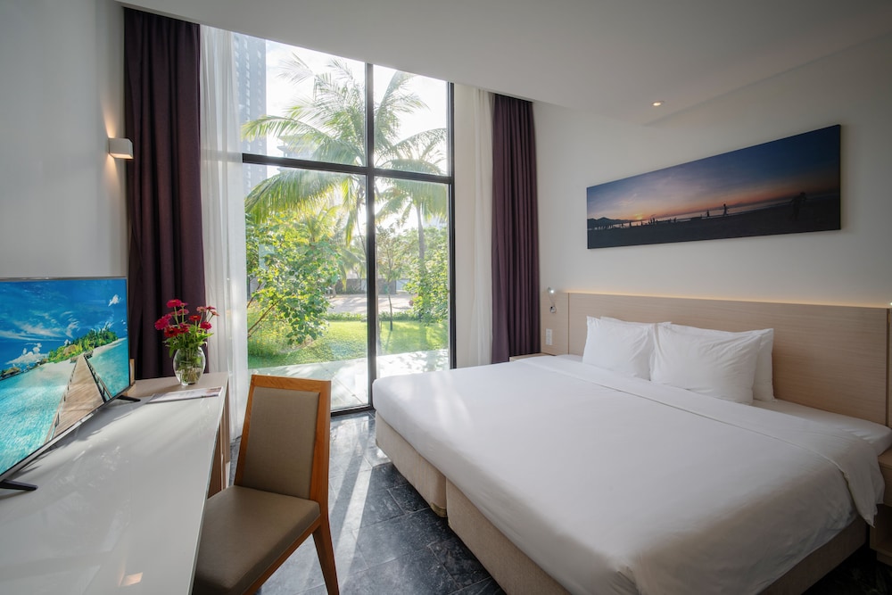 DELUXE, TWIN BEDS, GARDEN VIEW