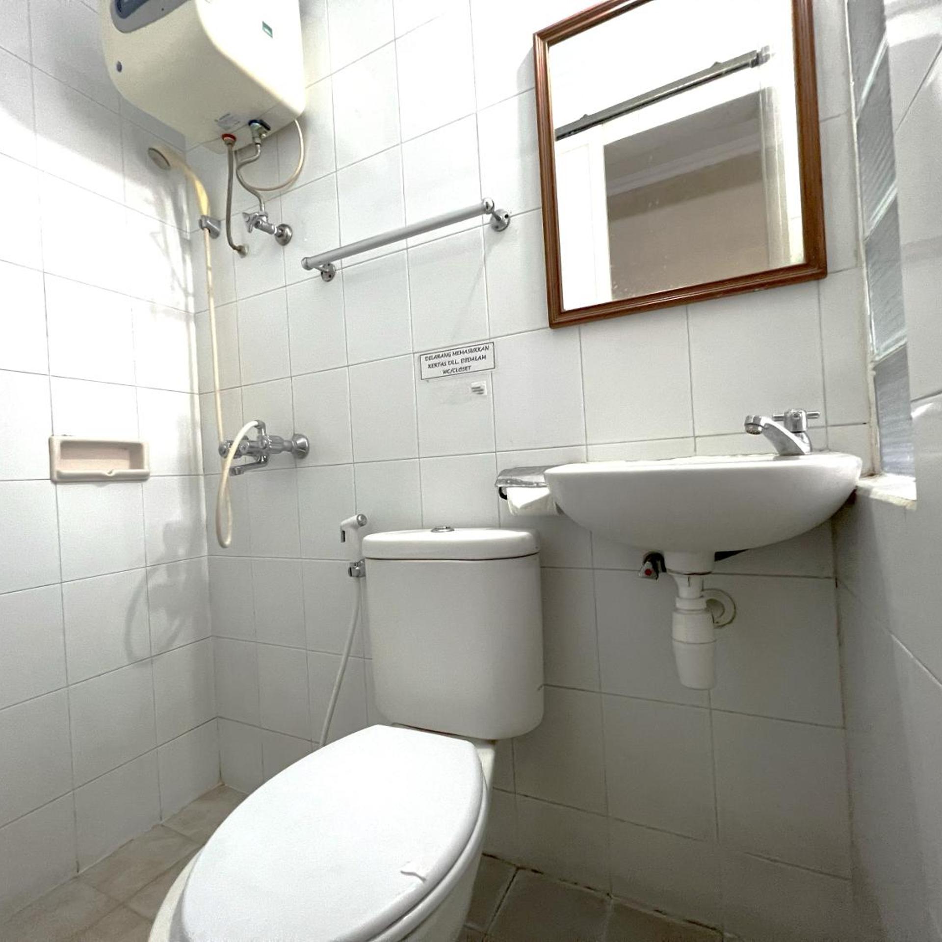 OYO 3819 Hotel Winotosastro 32/33