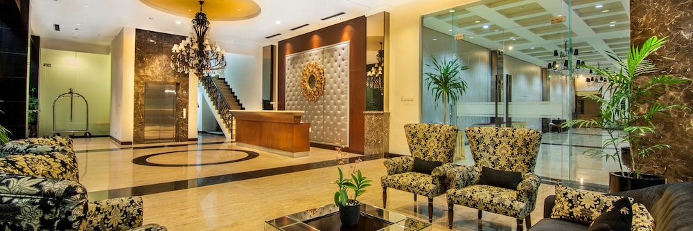 Mirah Hotel 48/65