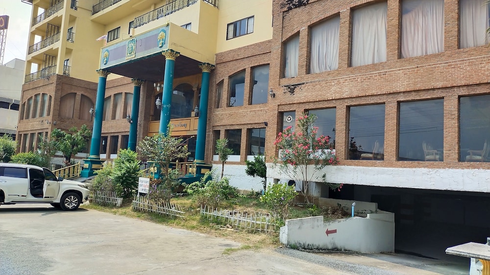 OYO 75466 13 Coins Bang Yai Hotel 19/20