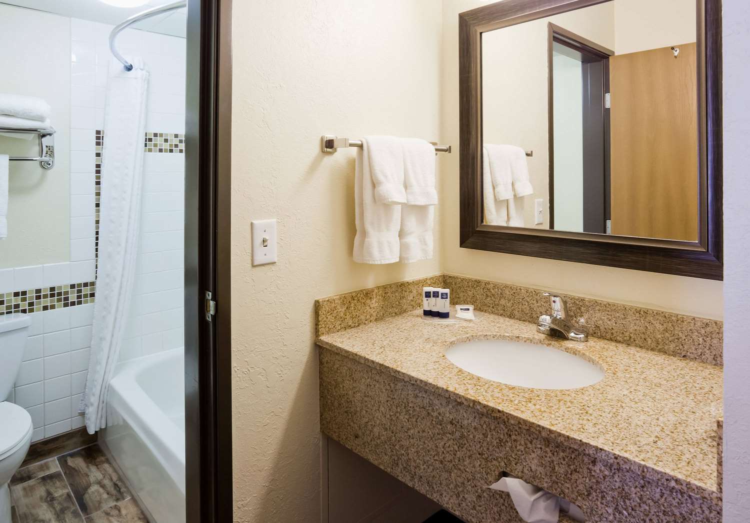 Americinn By Wyndham Ironwood 53/54
