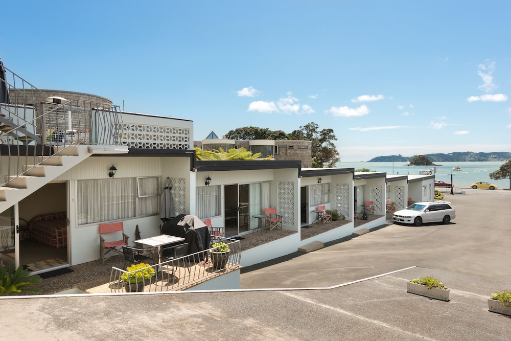 Ala Moana Motel 4/68