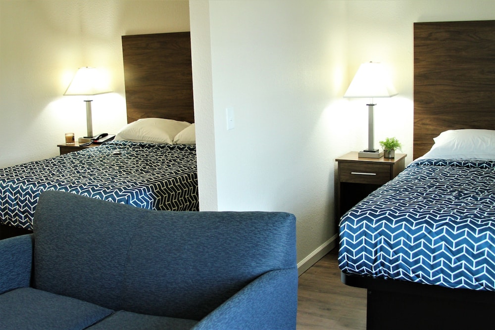 Stay Plus Extended Stay Suites 25/33