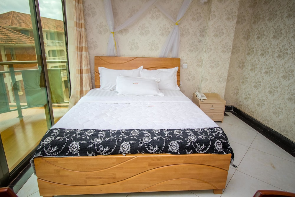 Sal's Boutique Hotel 13/35