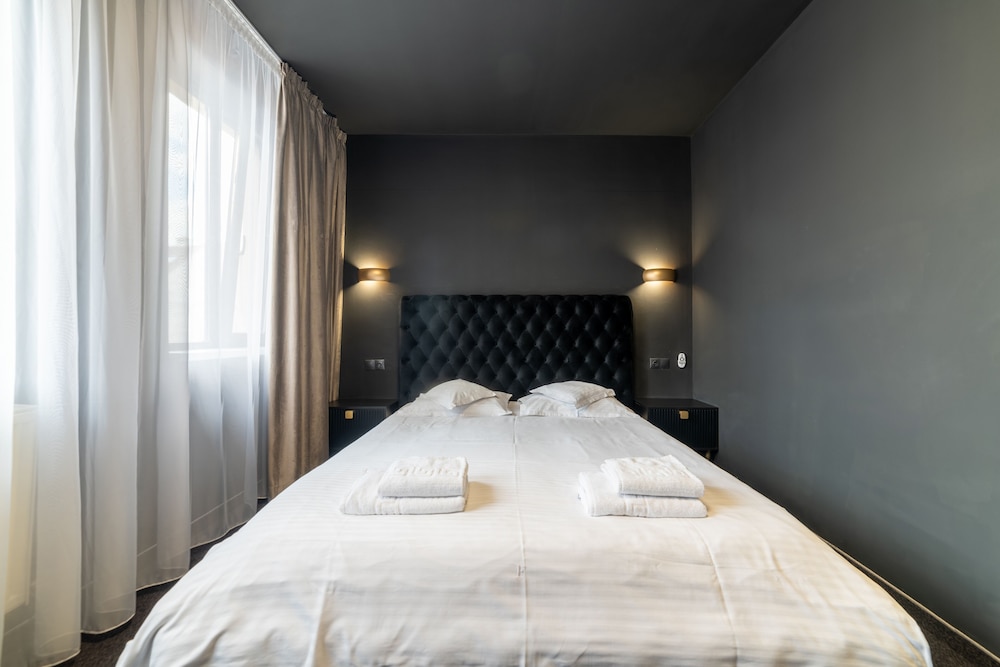 Fullton Hotel 12/50