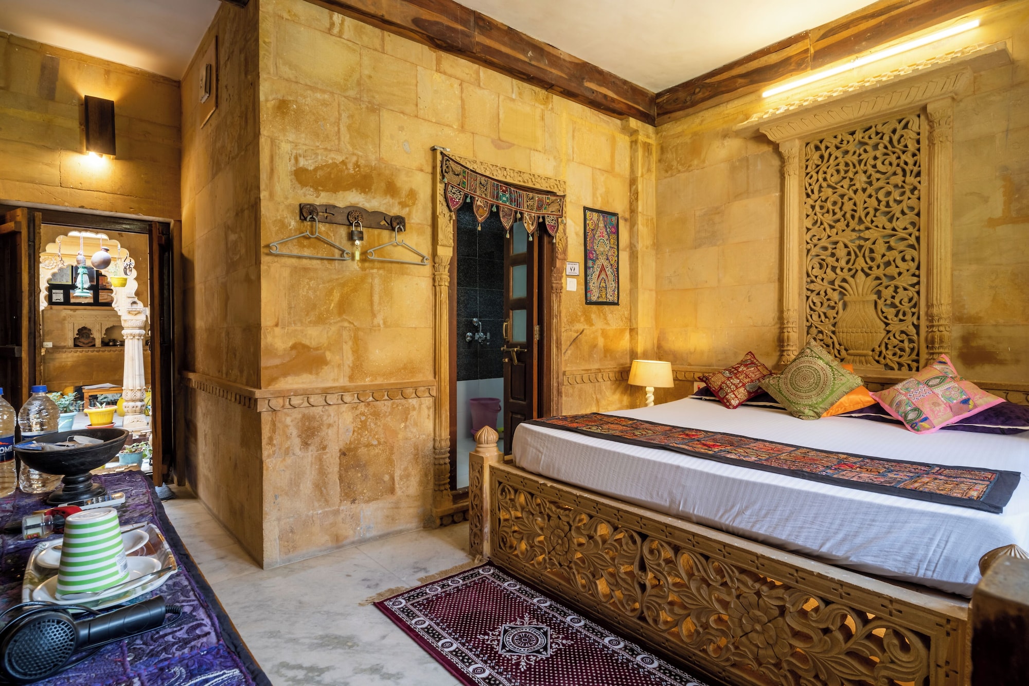 DELUXE, DOUBLE BED