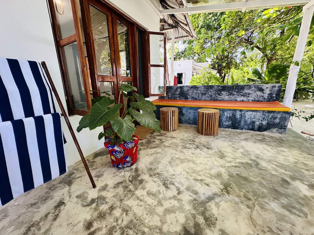 Garden Beach Bungalows 7/68