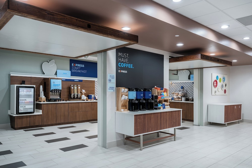Holiday Inn Express & Suites Sugar Land SE - Missouri City 14/65