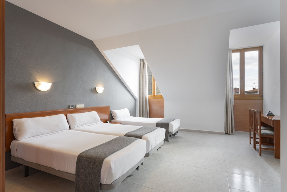 Hotel Maria de Molina 23/50