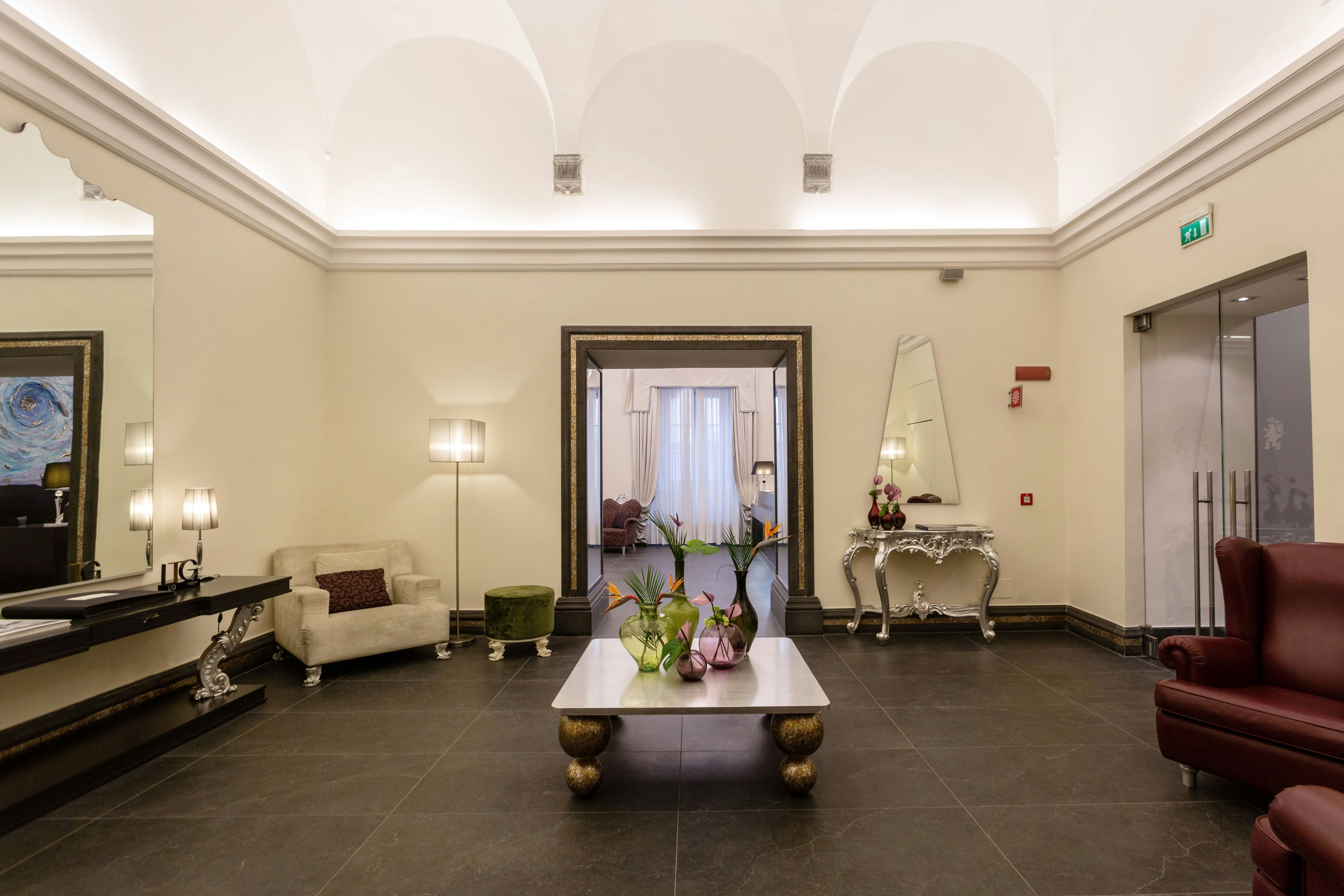 Palazzo Caracciolo Naples 24/43