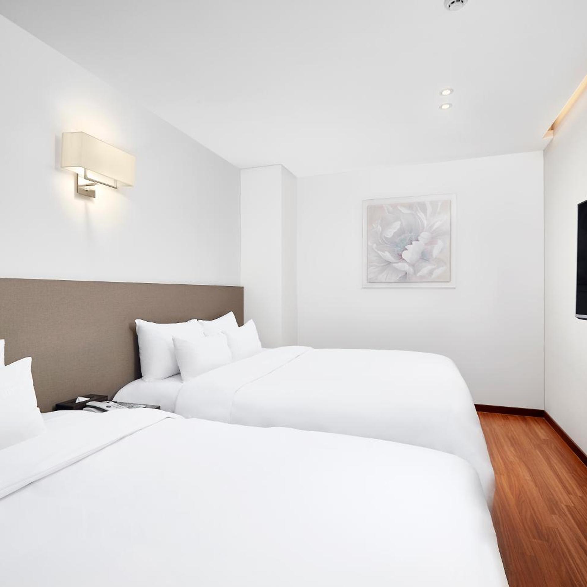 DELUXE, TWIN BEDS