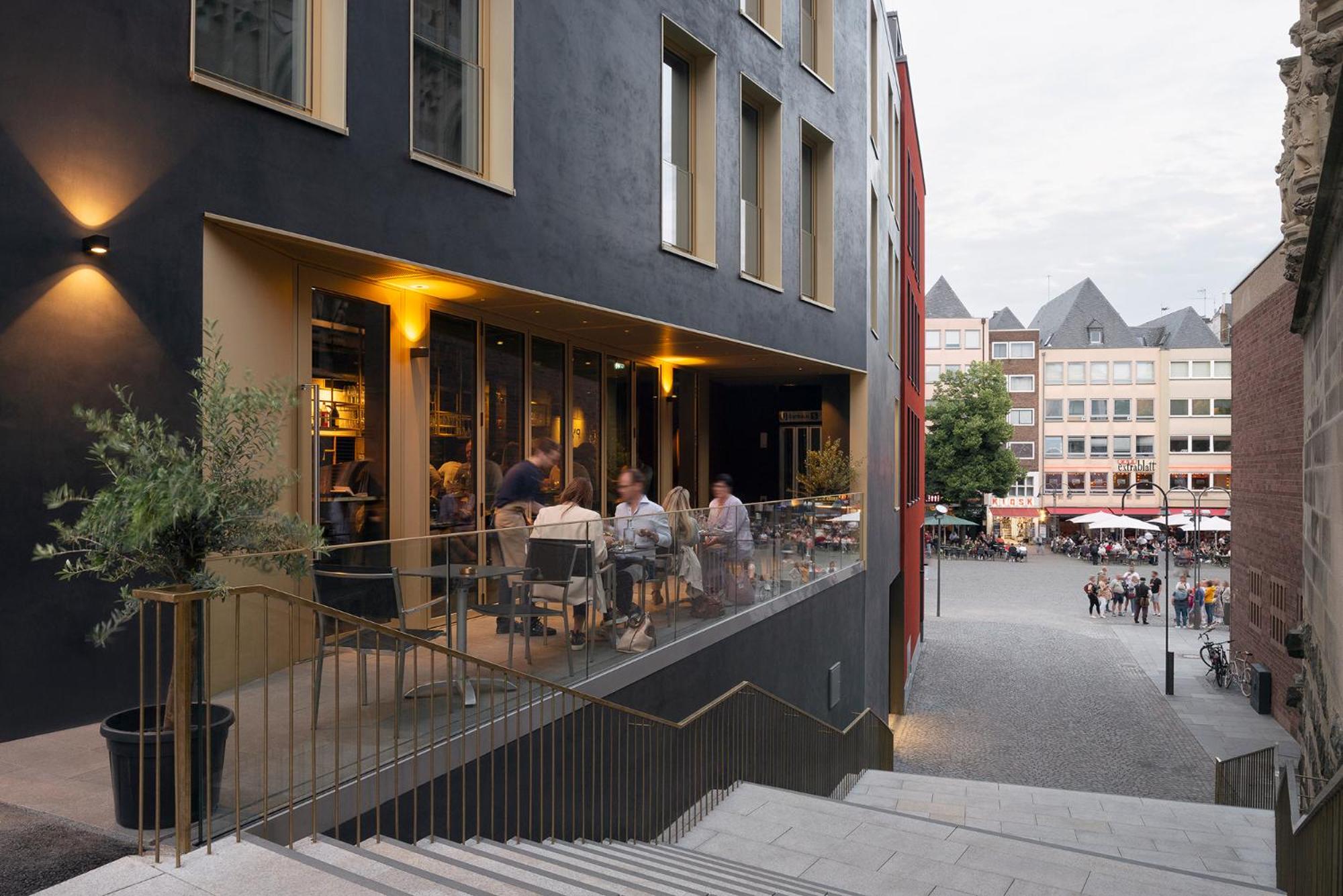 Legend Hotel 6/50