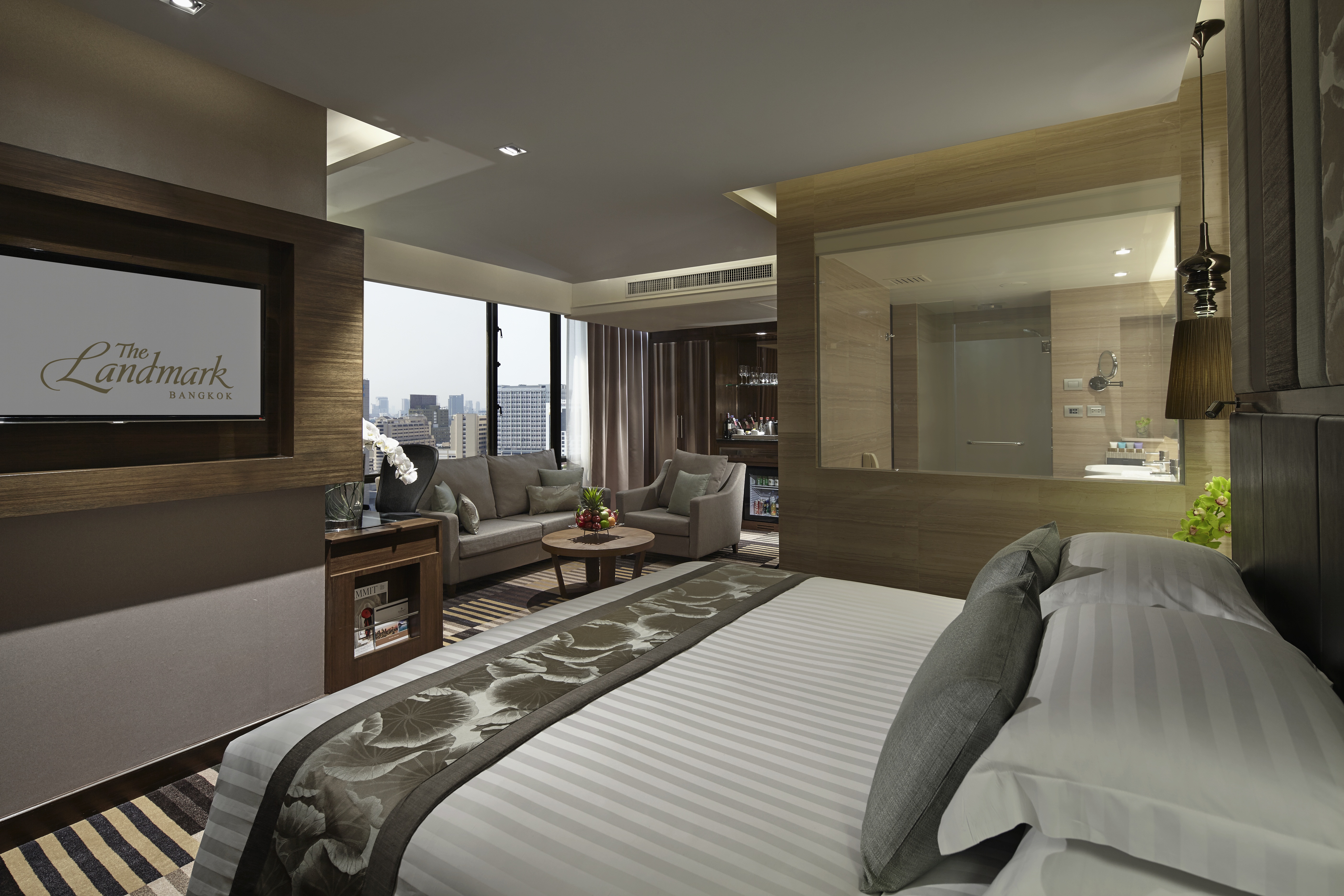 PREMIUM CLUB CORNER ROOM