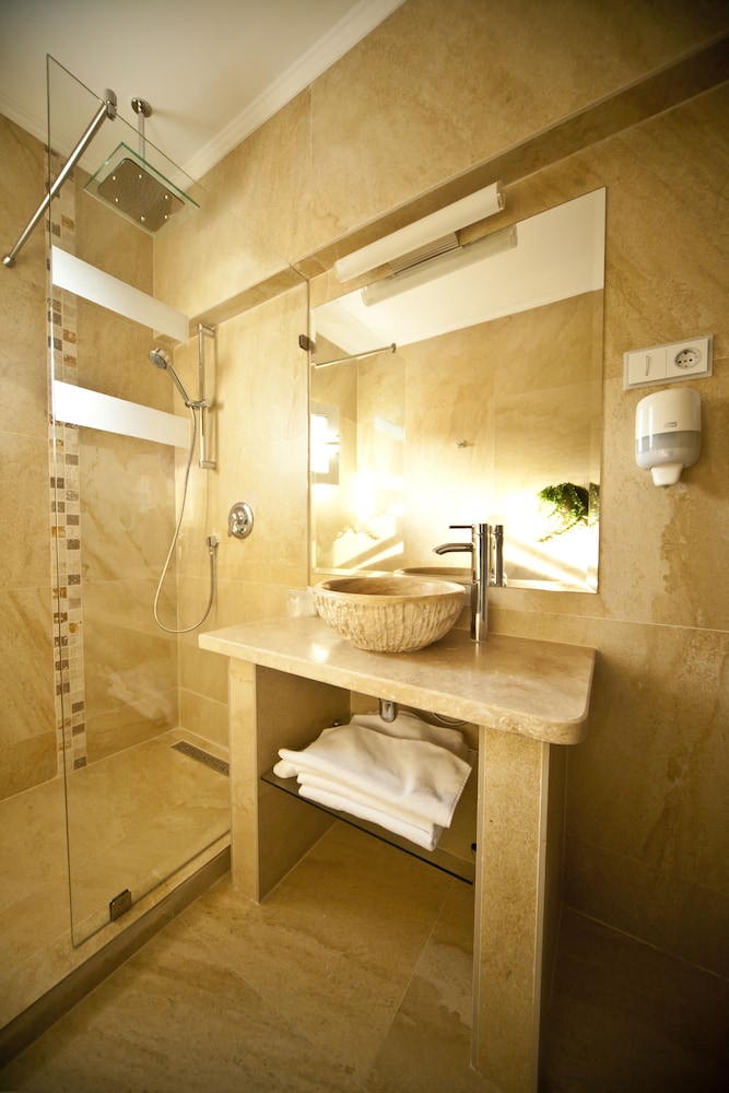 Hotel Confort 54/54