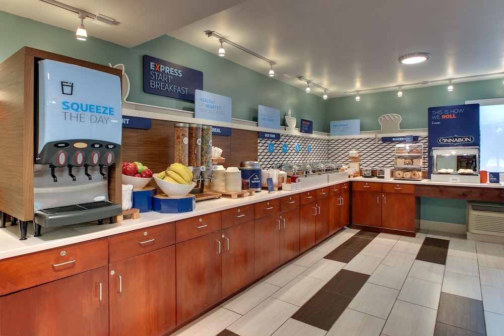 HOLIDAY INN EXPRESS PITTSTON SCRANTON AIRPORT 14/54