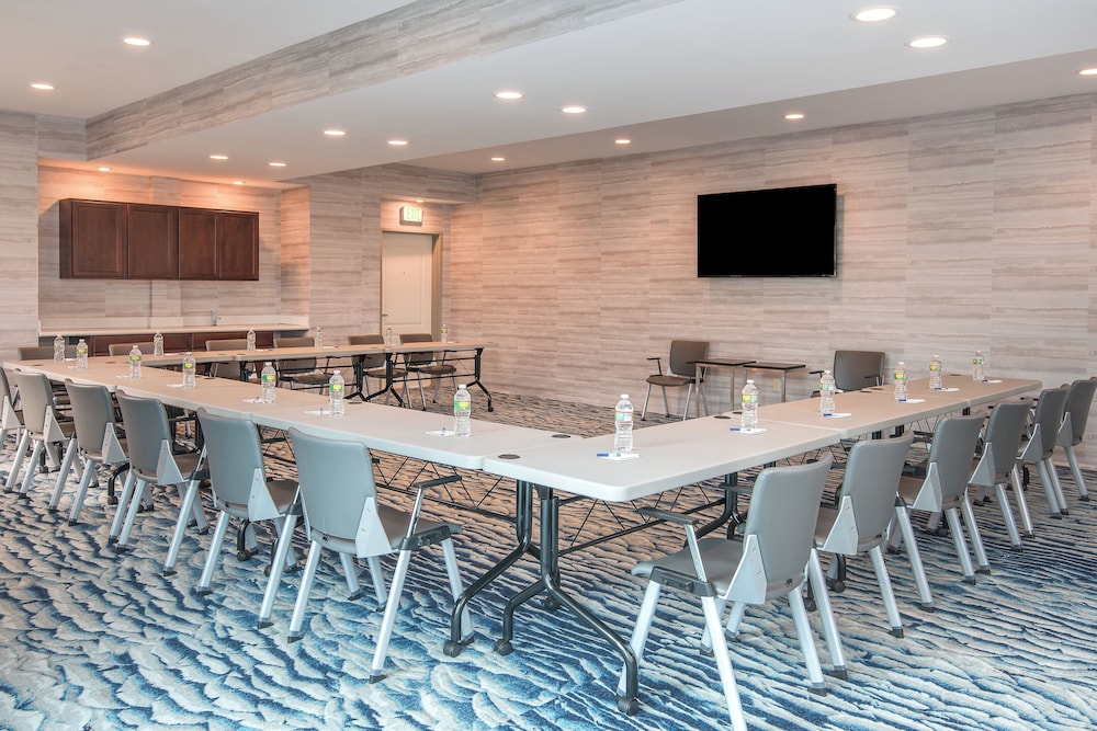 Holiday Inn Express and Suites Norwood Boston Area 31/40